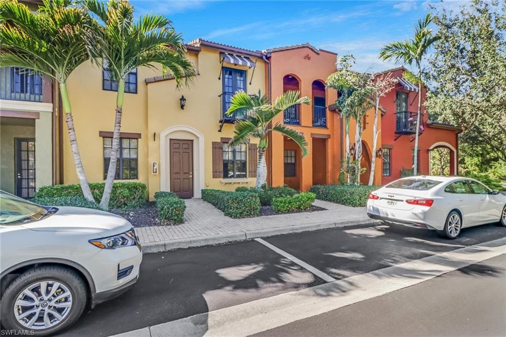 9072 Chula Vista ST 10-103 NAPLES, FL 34113