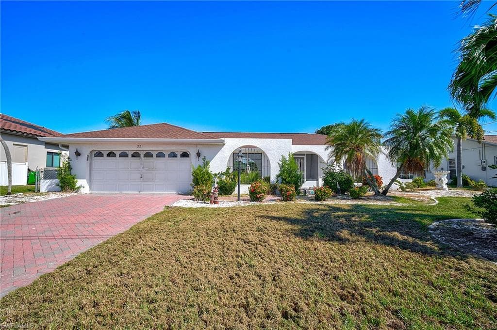 221 SW 9th TER CAPE CORAL, FL 33991
