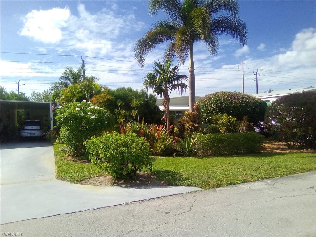 17 Chateau WAY NAPLES, FL 34112
