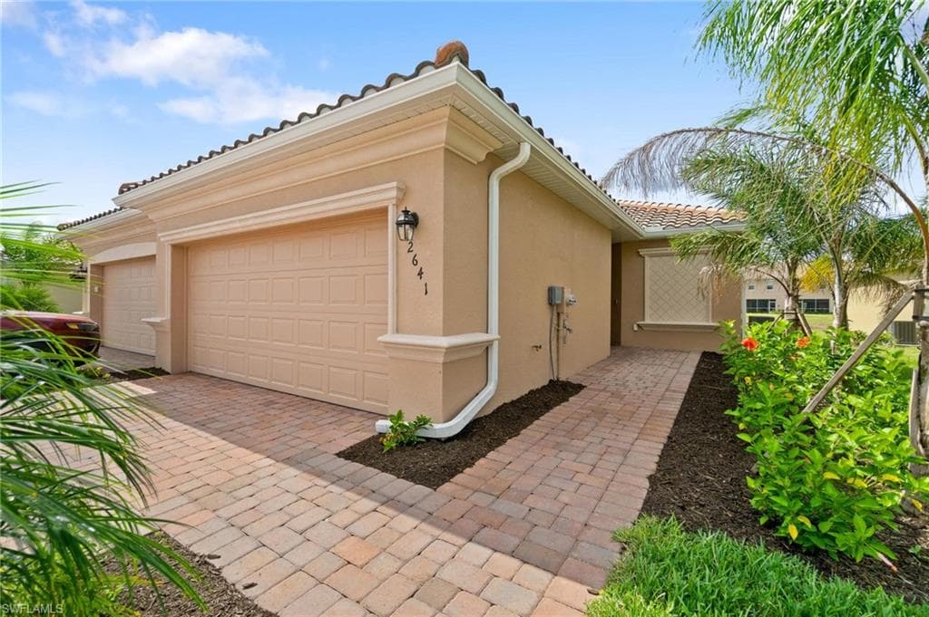 2641 Vine AVE NAPLES, FL 34120