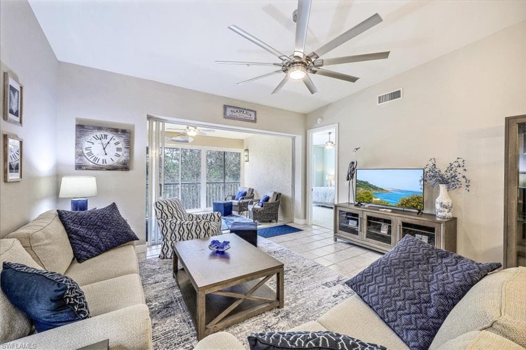 4800 Yacht Harbor DR 822 NAPLES, FL 34112