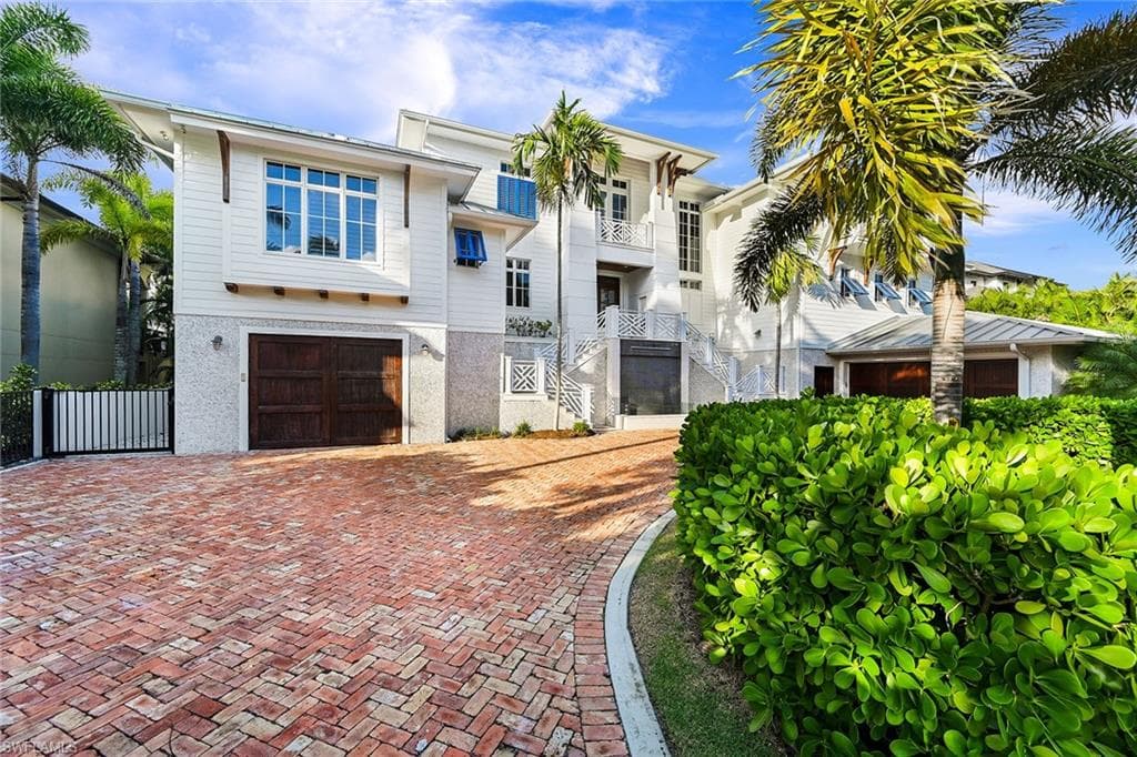 481 21st AVE S NAPLES, FL 34102