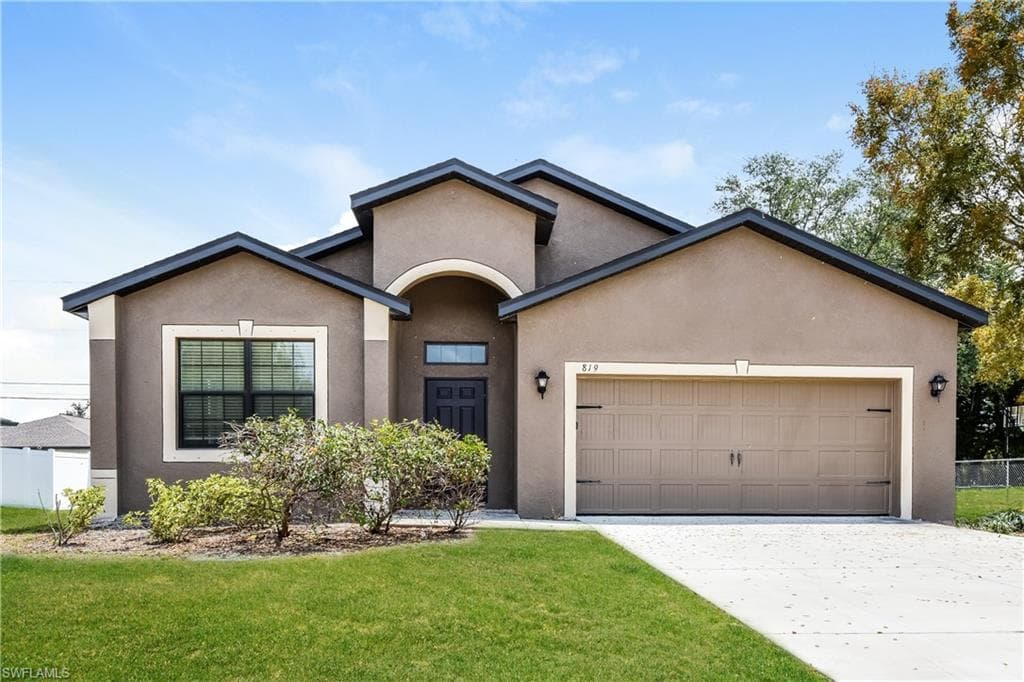 819 SW 14th PL CAPE CORAL, FL 33991