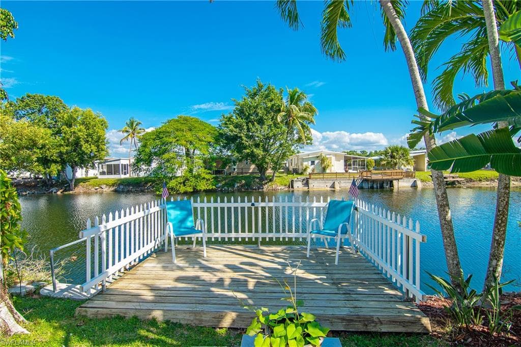 881 Cape Haze LN NAPLES, FL 34104