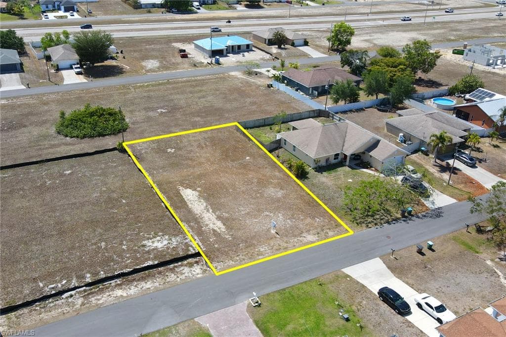 628 NE Juanita CT CAPE CORAL, FL 33909