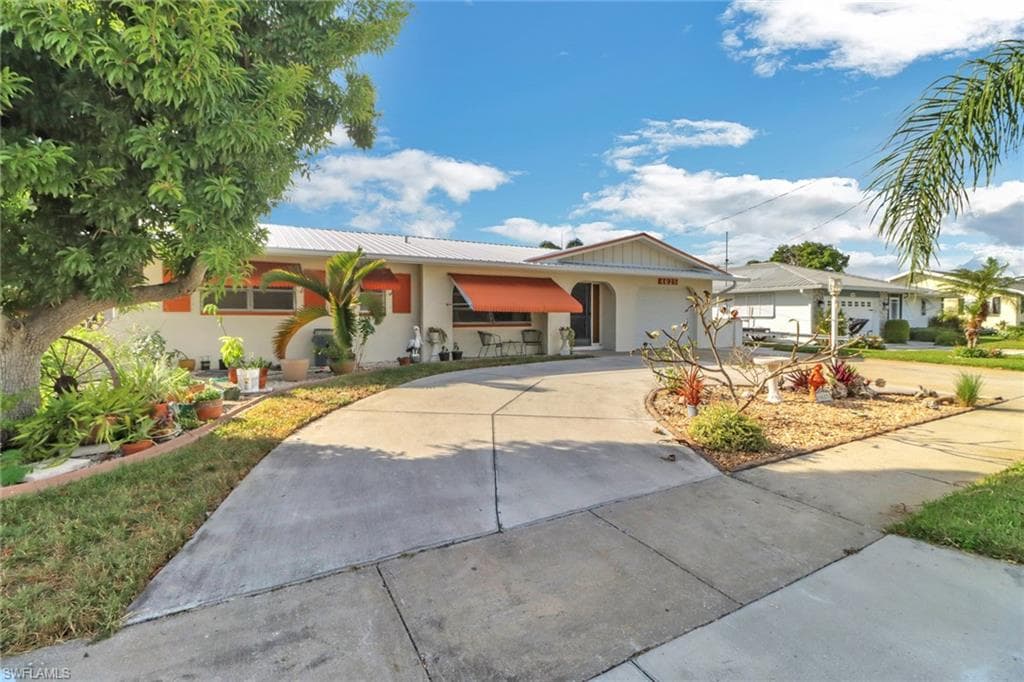 4625 Forest Glen DR NORTH FORT MYERS, FL 33903
