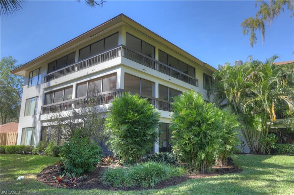 100 Wyndemere WAY A-305 NAPLES, FL 34105