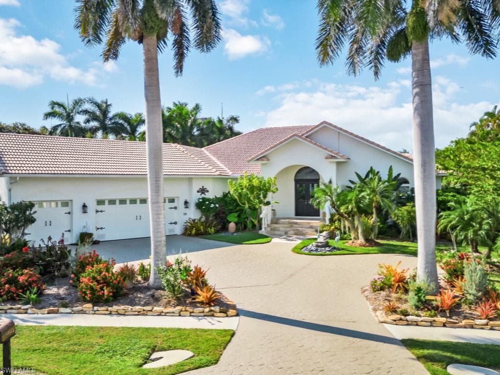 930 Inlet DR MARCO ISLAND, FL 34145
