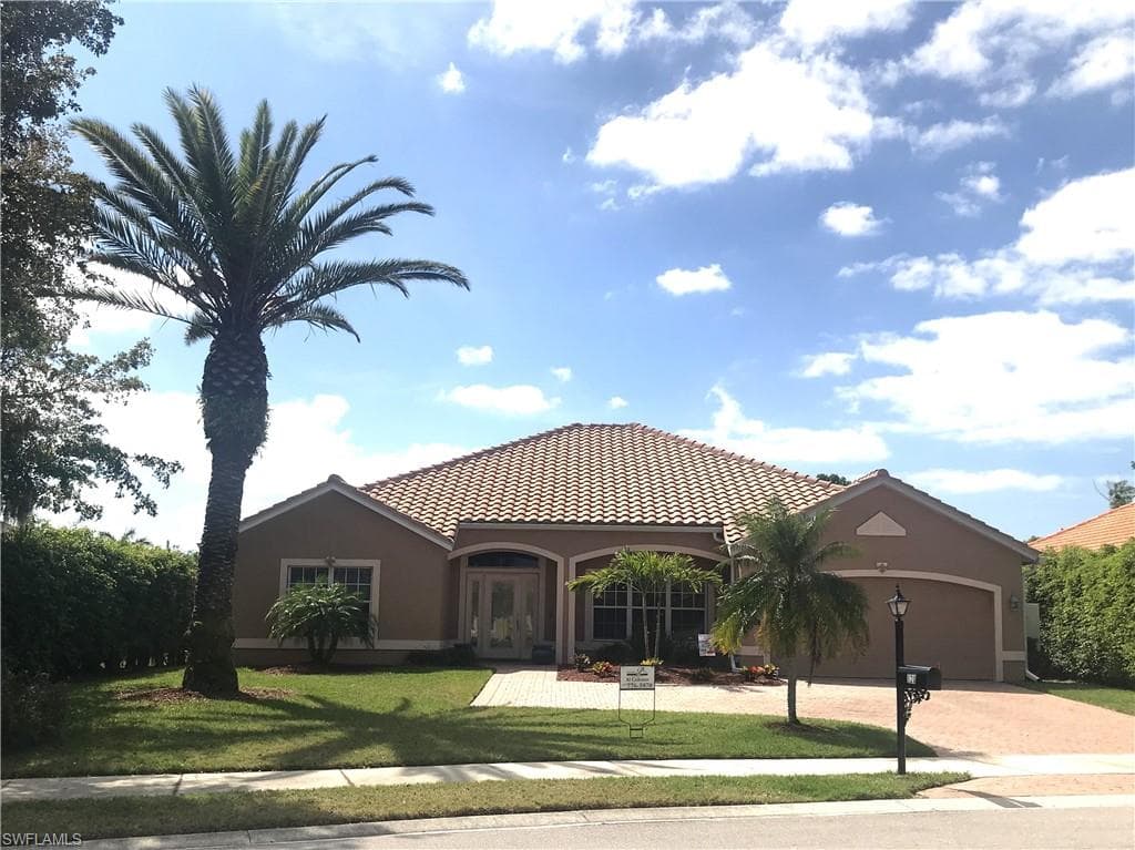 120 Forest Hills BLVD NAPLES, FL 34113