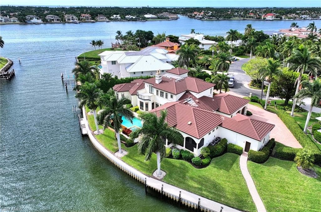 2390 Kingfish RD NAPLES, FL 34102