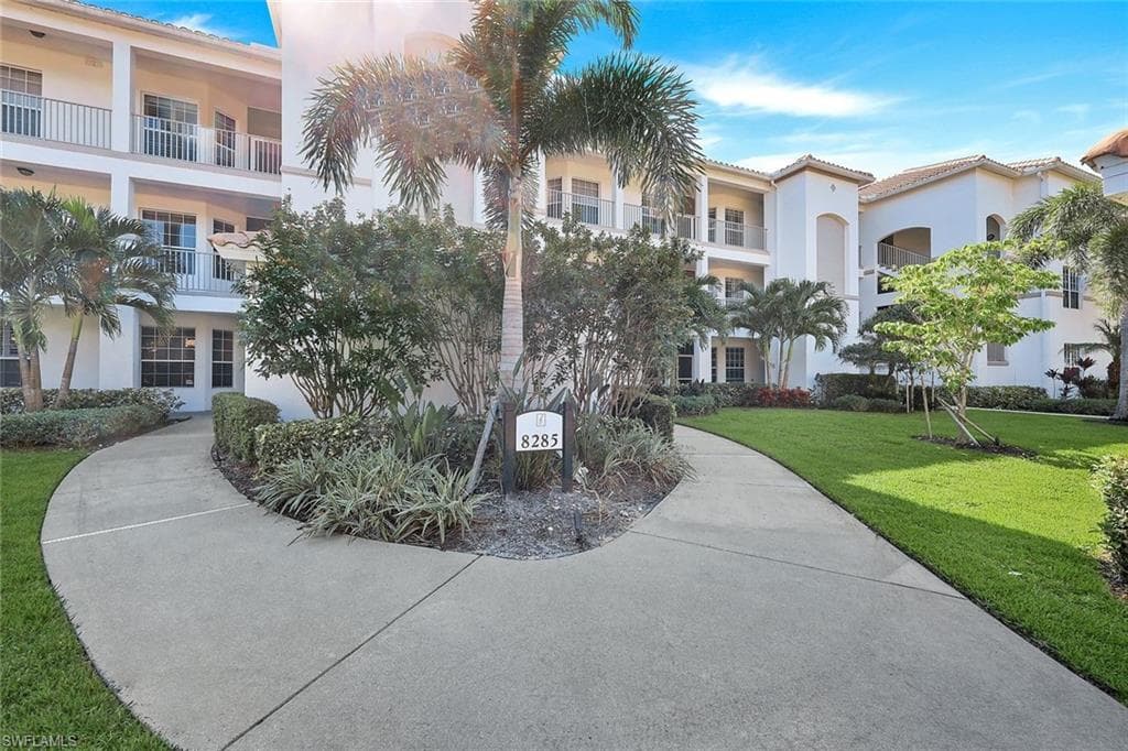 8285 Danbury BLVD 207 NAPLES, FL 34120