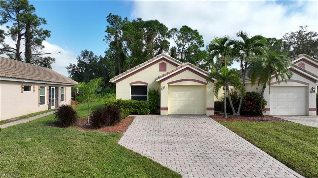 2251 Carnaby CT LEHIGH ACRES, FL 33973