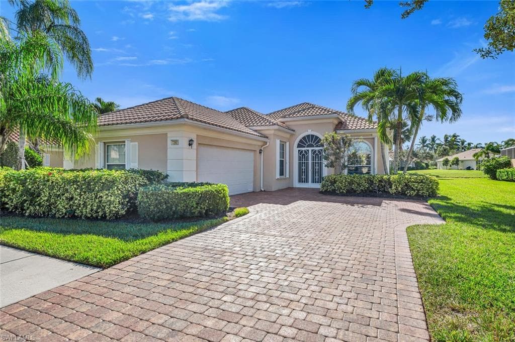 7260 Carducci CT NAPLES, FL 34114