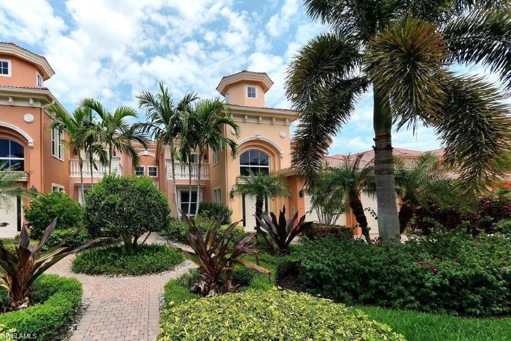 592 Avellino Isles CIR 102 NAPLES, FL 34119