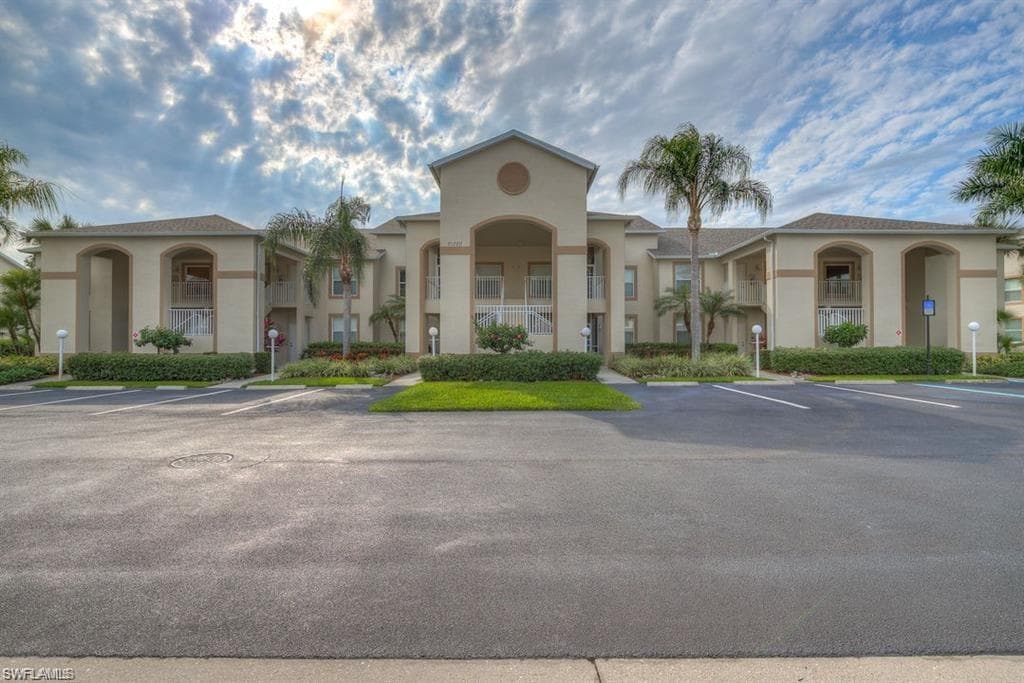 21301 Lancaster RUN 828 ESTERO, FL 33928