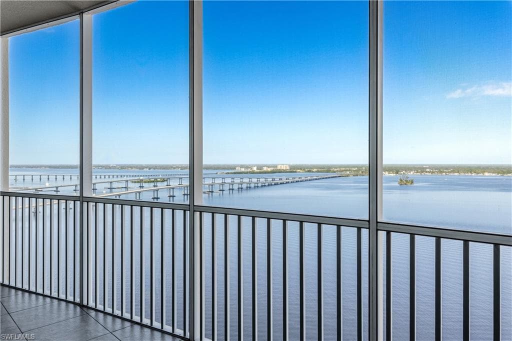 2743 1st ST 2202 FORT MYERS, FL 33916