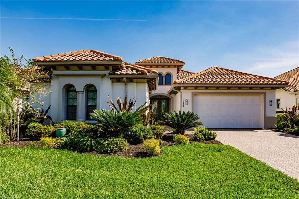 12404 Wisteria DR NAPLES, FL 34120