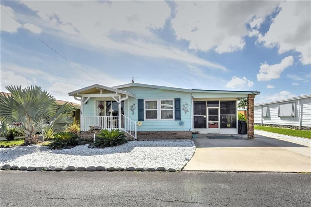 3128 Indian Village LN NORTH FORT MYERS, FL 33917