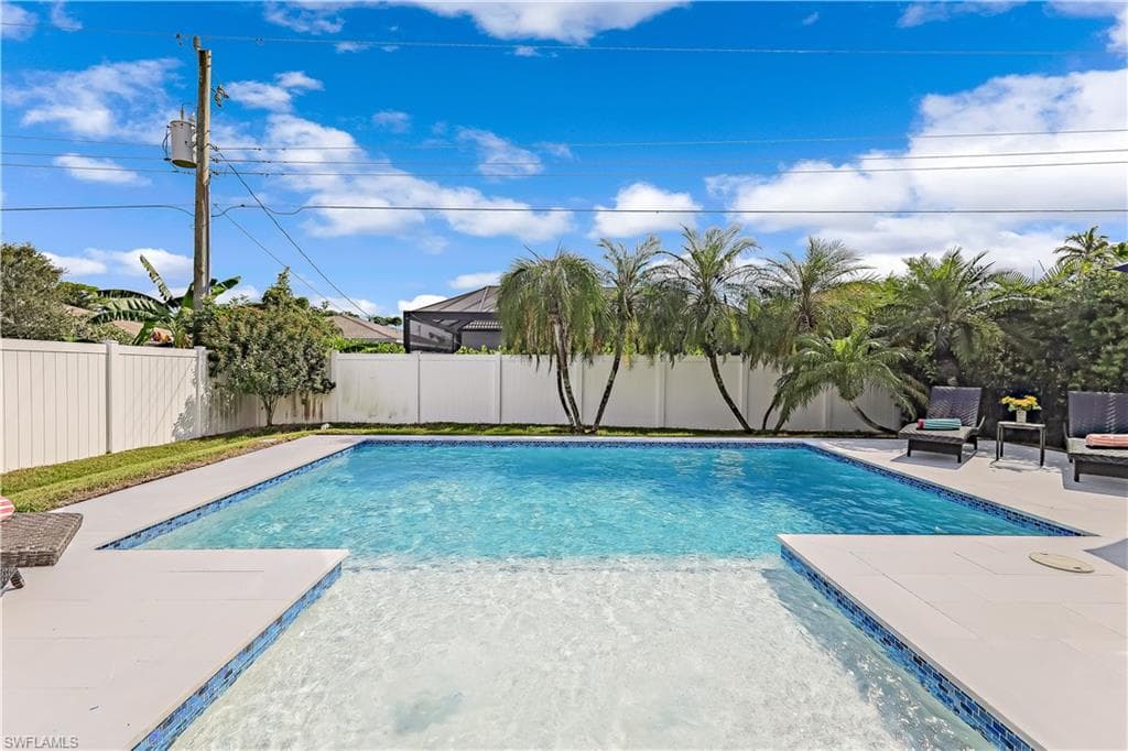 564 95th AVE N NAPLES, FL 34108