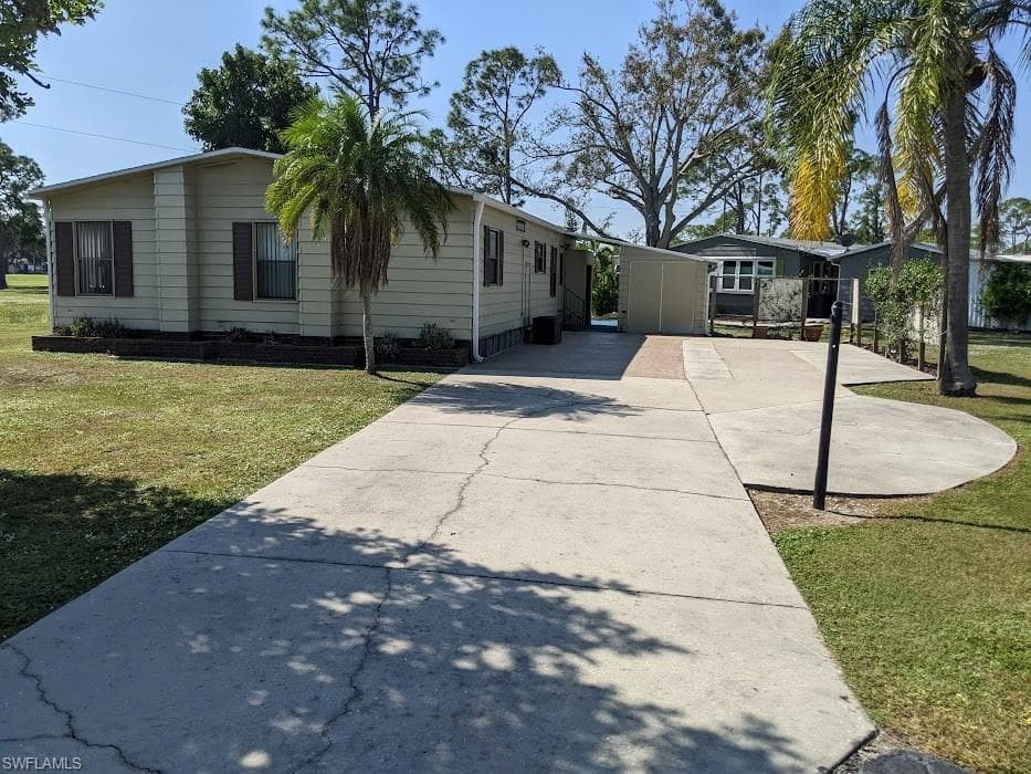 9795 Lake Fairways BLVD NORTH FORT MYERS, FL 33903