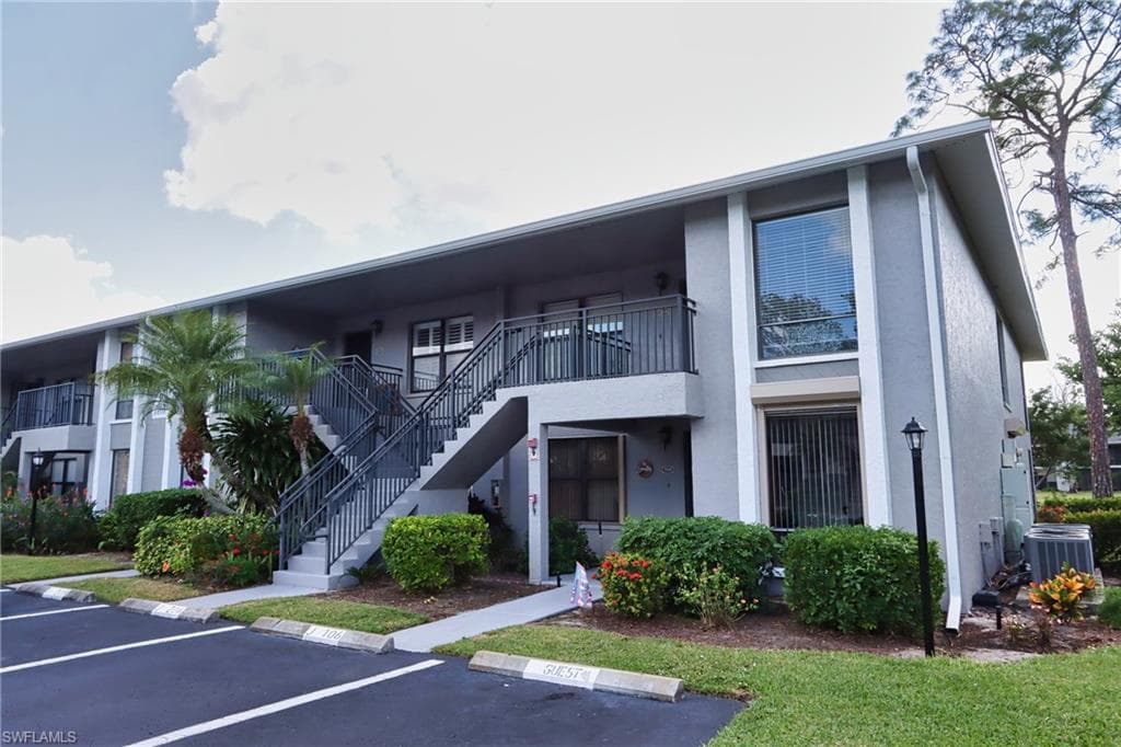 1208 Commonwealth CIR J-206 NAPLES, FL 34116