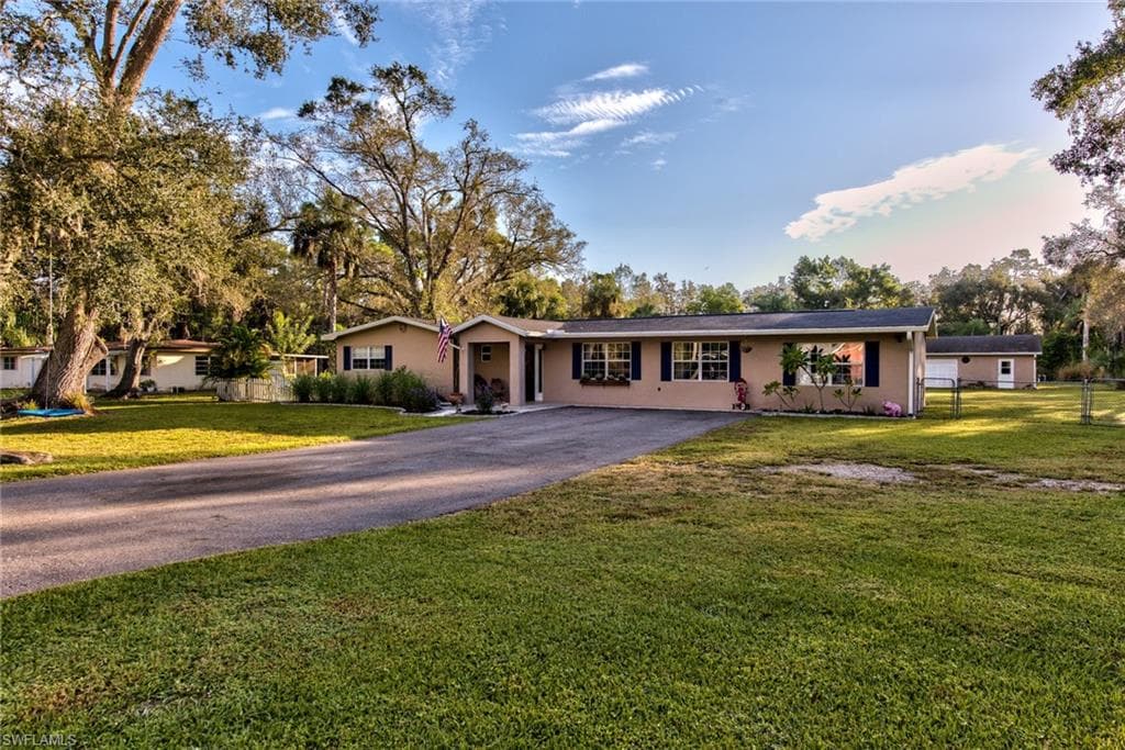 4041 Woodbrier DR FORT MYERS, FL 33905