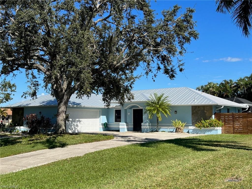 5749 Inverness CIR NORTH FORT MYERS, FL 33903
