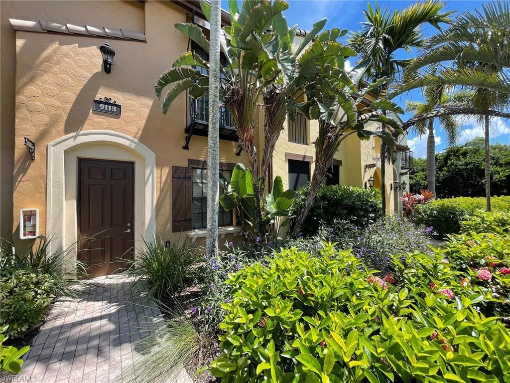 9113 Chula Vista LN 11703 NAPLES, FL 34113