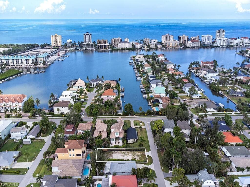 514 94th AVE N NAPLES, FL 34108