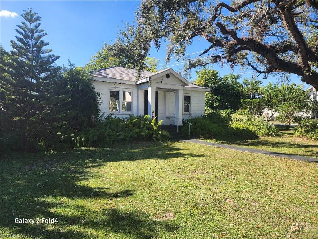 2406 Grand AVE FORT MYERS, FL 33901