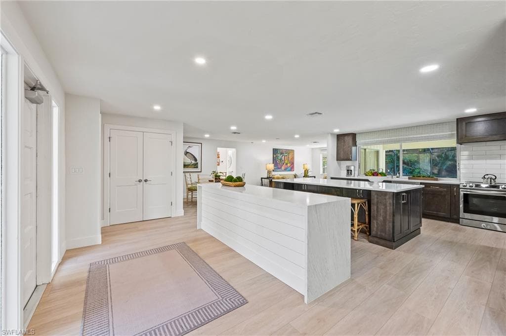 606 Wedge DR NAPLES, FL 34103