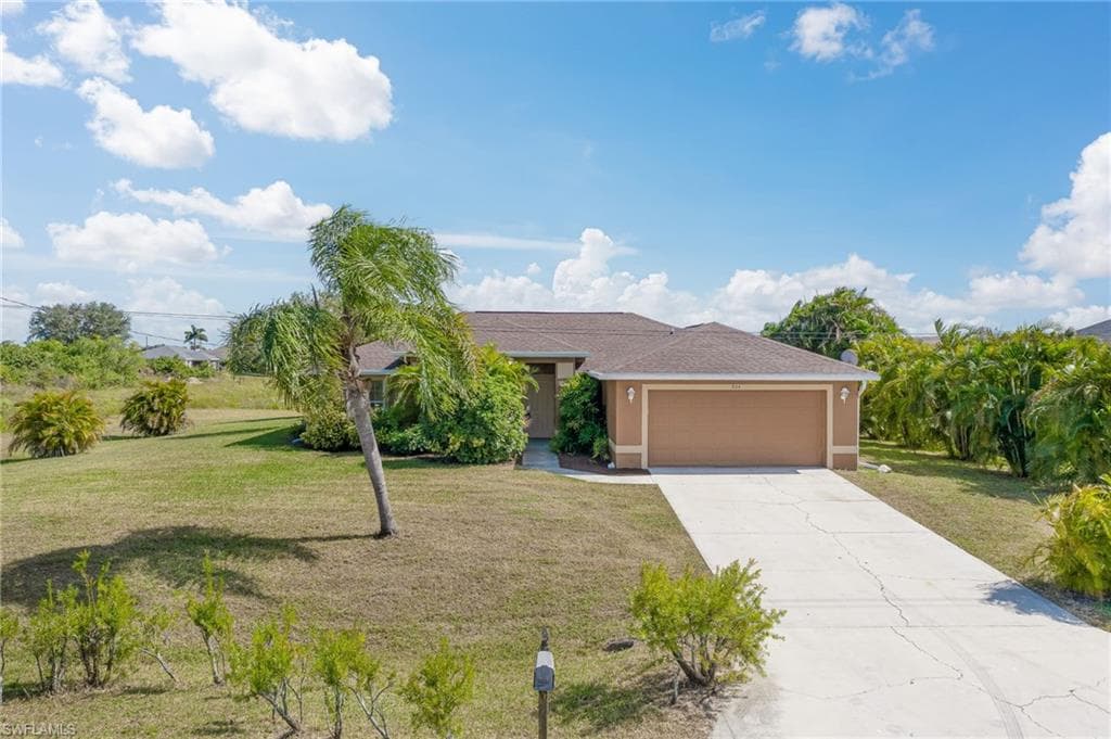 924 Champion AVE LEHIGH ACRES, FL 33971