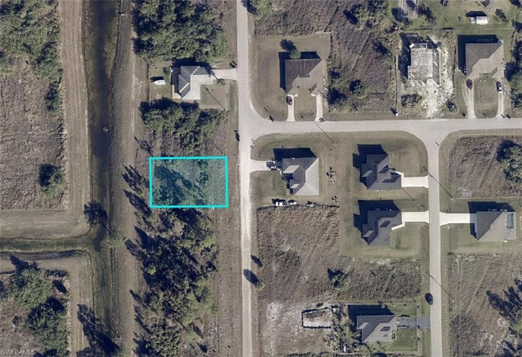 810 Ashley RD LEHIGH ACRES, FL 33974