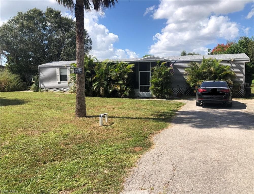 8386 Suncoast DR NORTH FORT MYERS, FL 33917