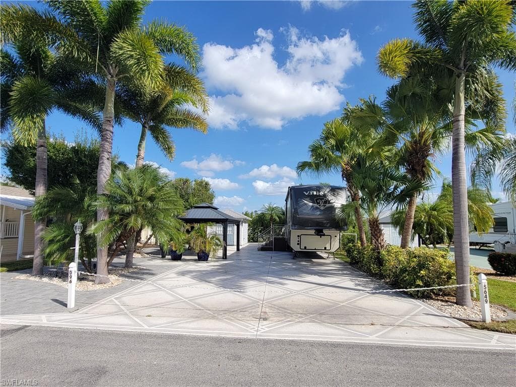 5649 Brightwood DR FORT MYERS, FL 33905