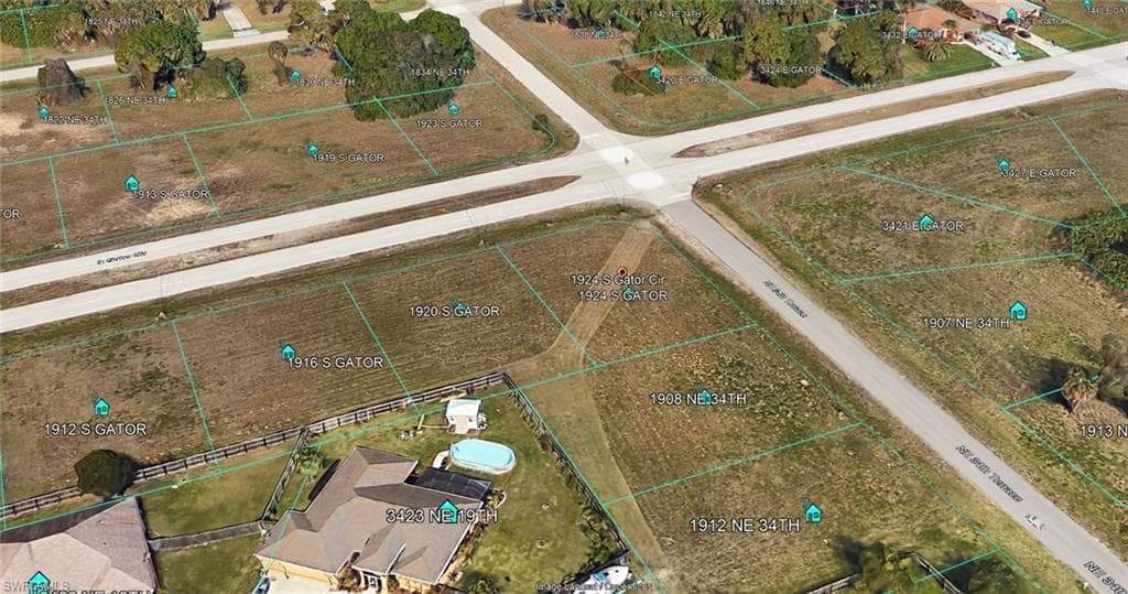 1924 Gator CIR CAPE CORAL, FL 33909