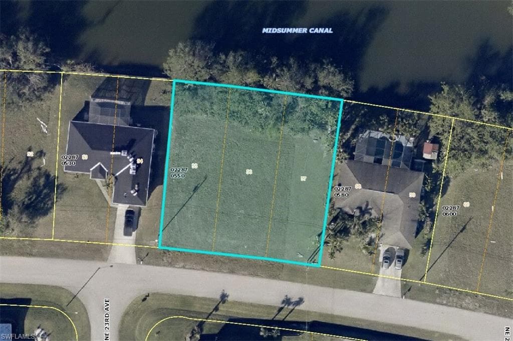 2305 NE 25th TER CAPE CORAL, FL 33909