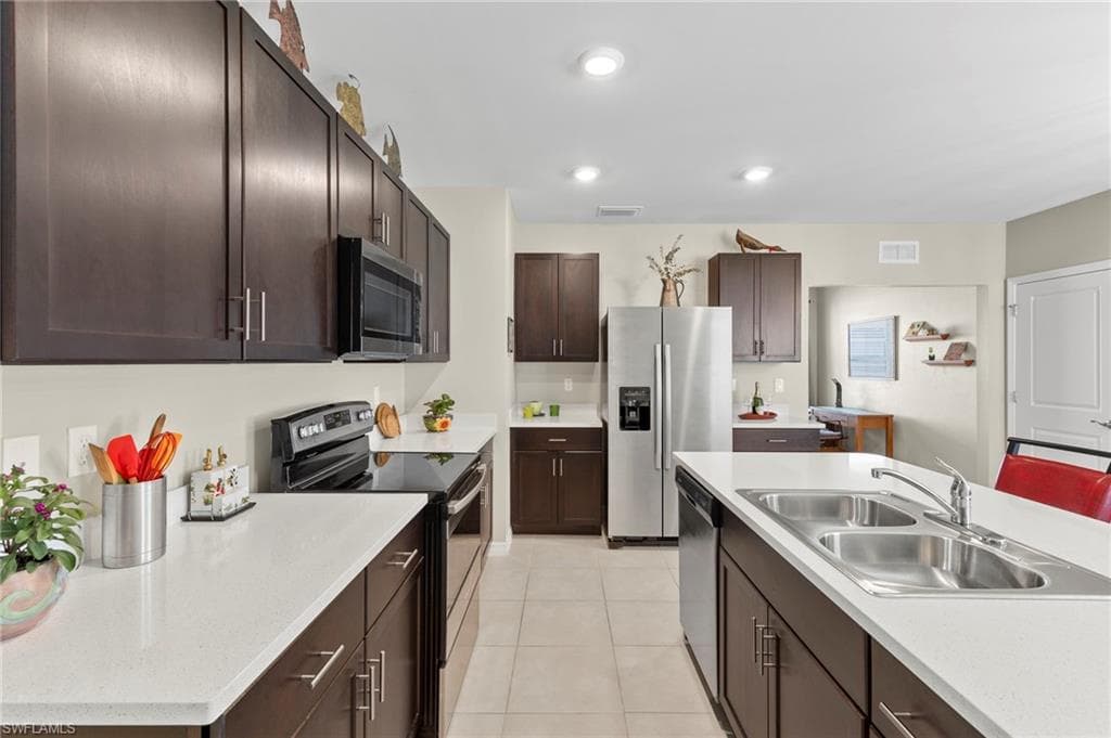 8793 Swell Brooks CT NORTH FORT MYERS, FL 33917