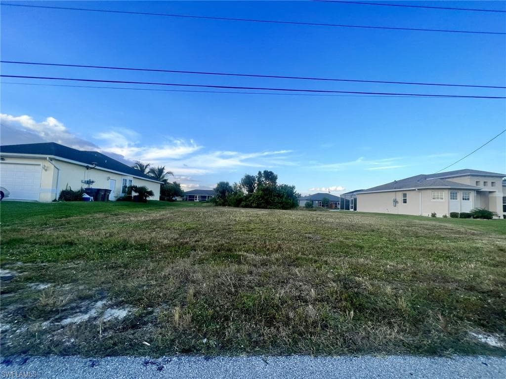 521 SE 7th ST CAPE CORAL, FL 33990