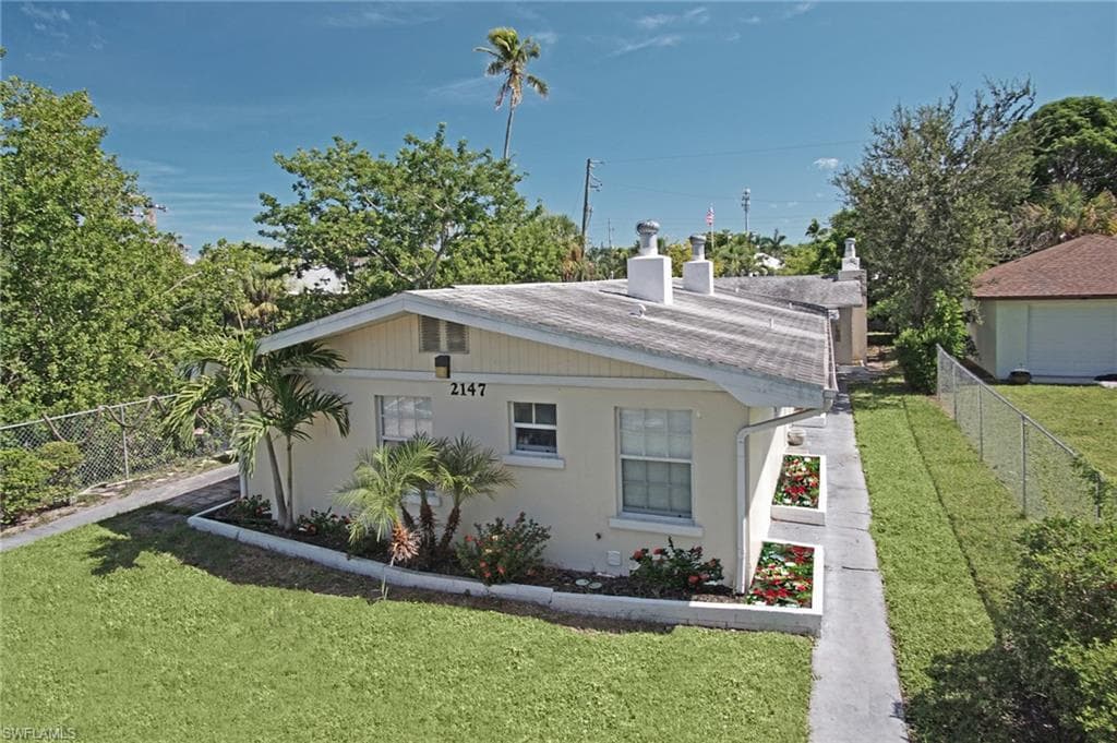 2147 Washington AVE NAPLES, FL 34112