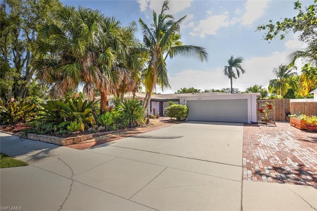1224 Burtwood DR FORT MYERS, FL 33901