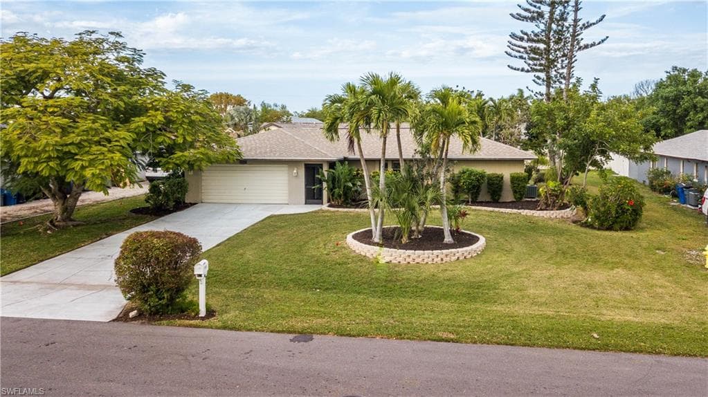 5794 Inverness CIR NORTH FORT MYERS, FL 33903