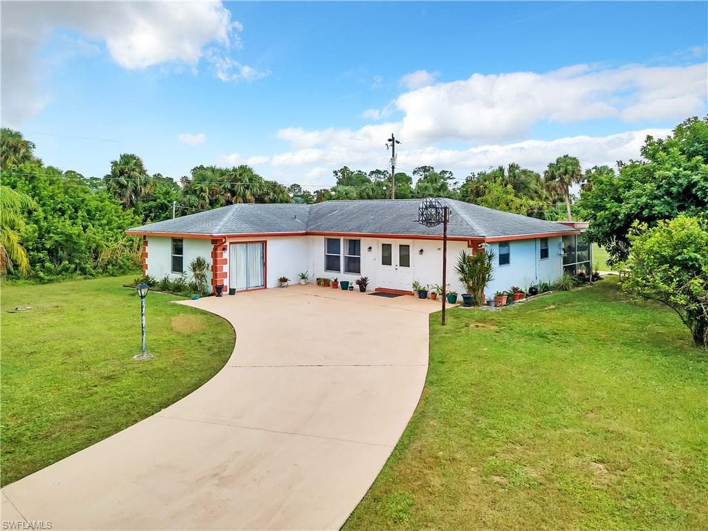 1902 E 6th ST LEHIGH ACRES, FL 33936