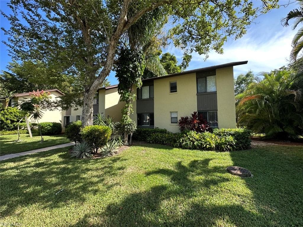 1480 Green Valley CIR 202 NAPLES, FL 34104