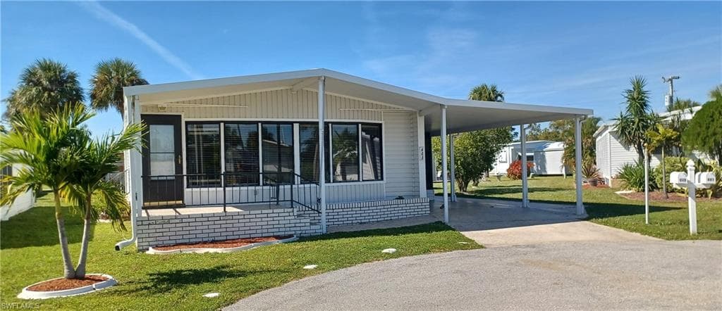 605 Sand Lake CT NORTH FORT MYERS, FL 33917