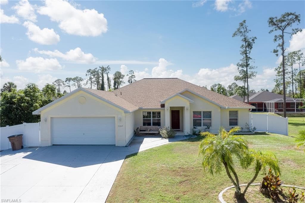 5567 Beck ST LEHIGH ACRES, FL 33971