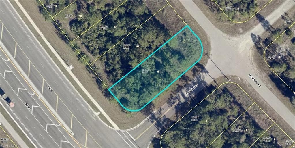 2436 Meadow RD LEHIGH ACRES, FL 33974