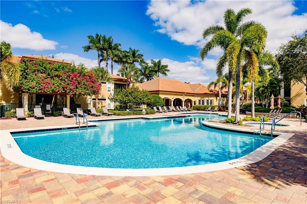 8950 Colonnades CT E 818 BONITA SPRINGS, FL 34135