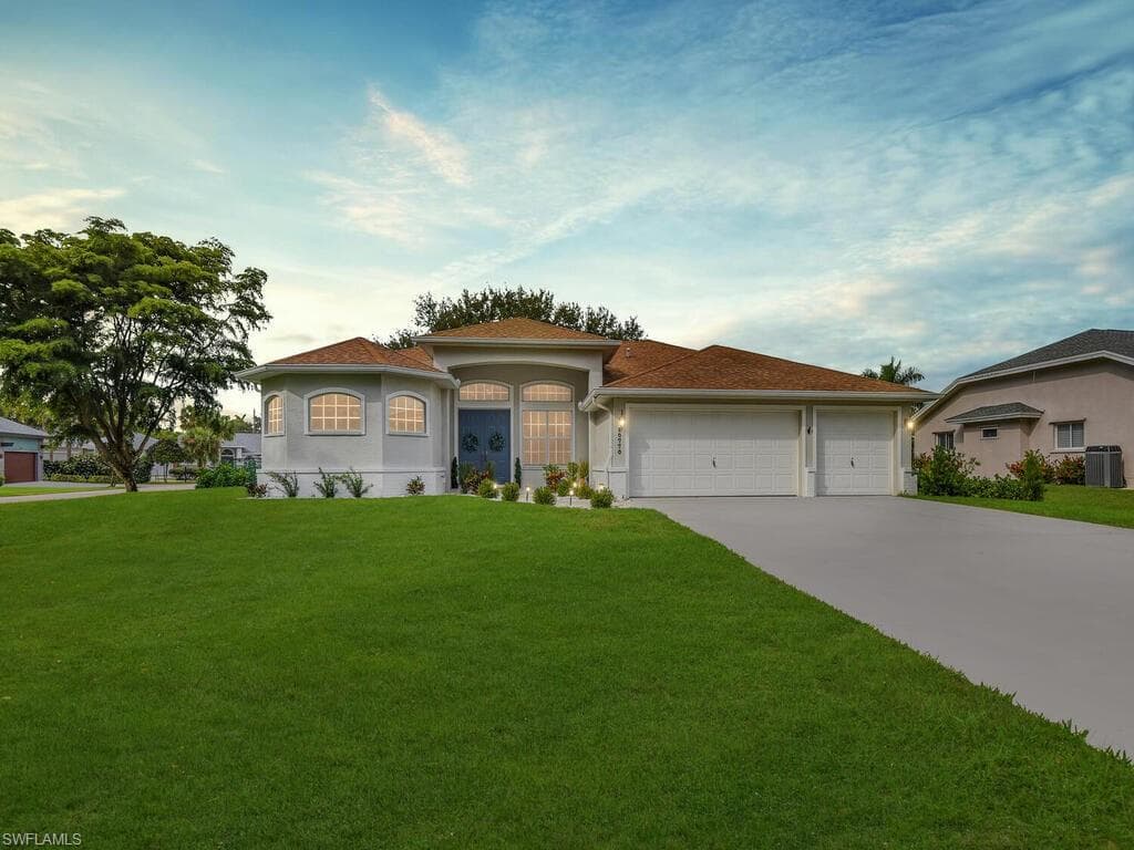 20770 Groveline CT ESTERO, FL 33928