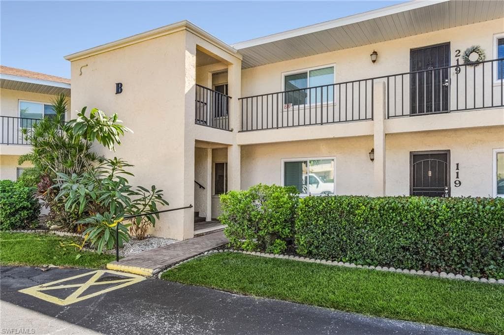 6184 Michelle WAY 118 FORT MYERS, FL 33919